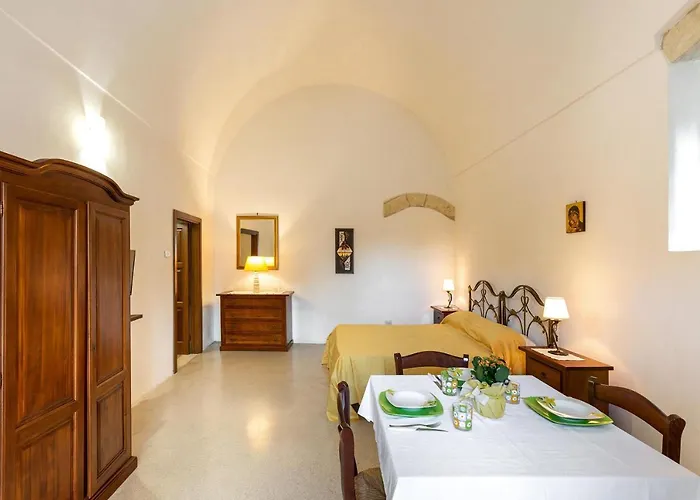 L'antico Palazzo Feriehus Vernole